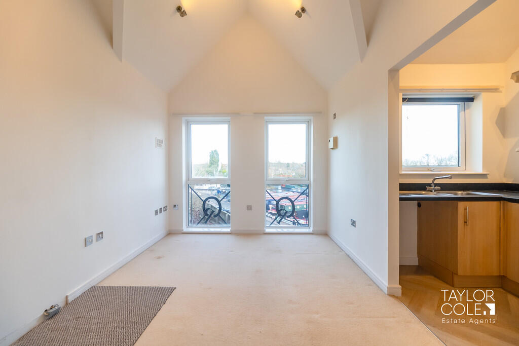 Apartment in Tamworth, Staffordshire - View 3