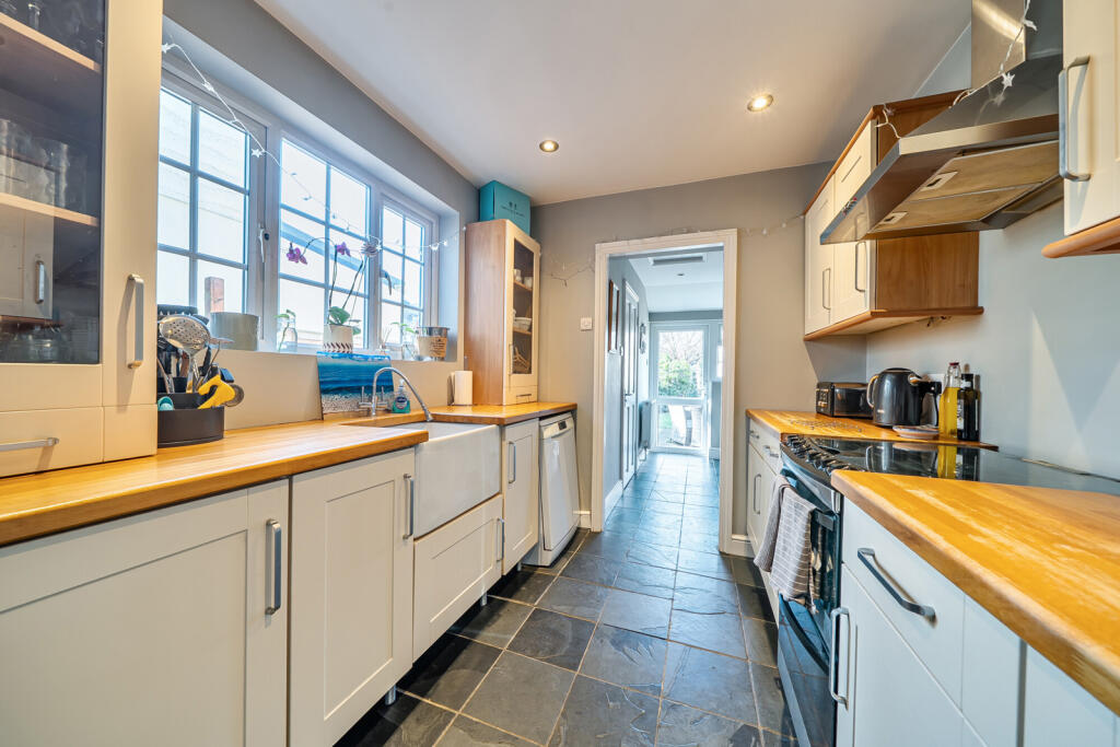 House in London, Broom Hill, Goddington - View 4