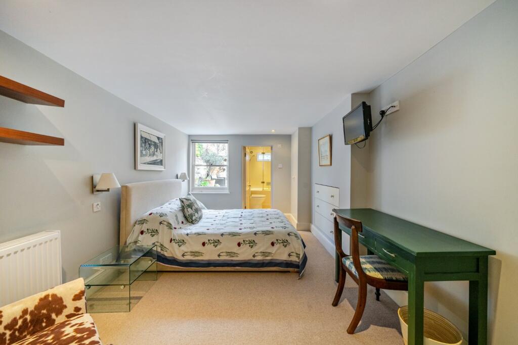 House in London, Walham Green, Fulham - View 4