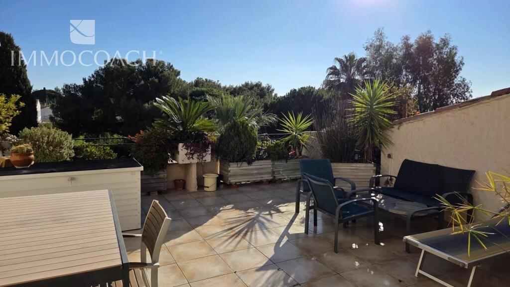 Main image of property: Provence-Alps-Cote d`Azur, Var, Carqueiranne