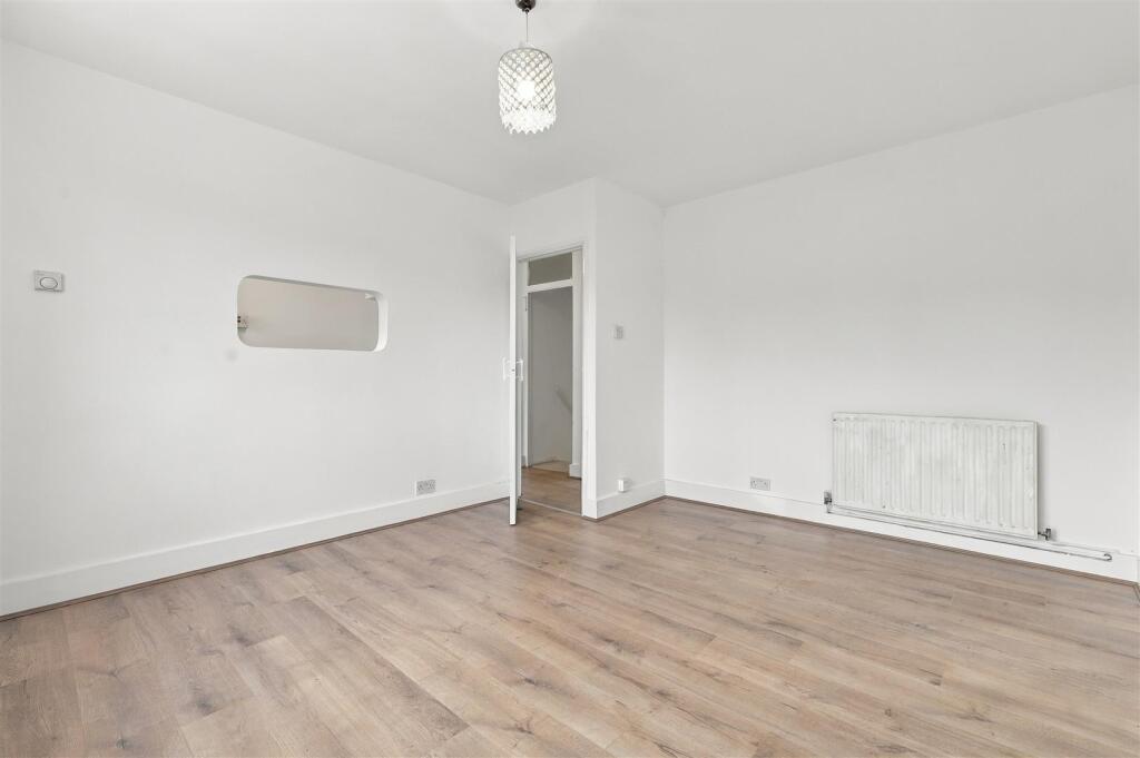Apartment in London, Enfield Lock - View 4