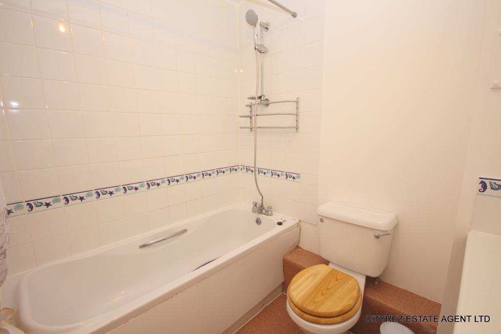 House in London - View 5