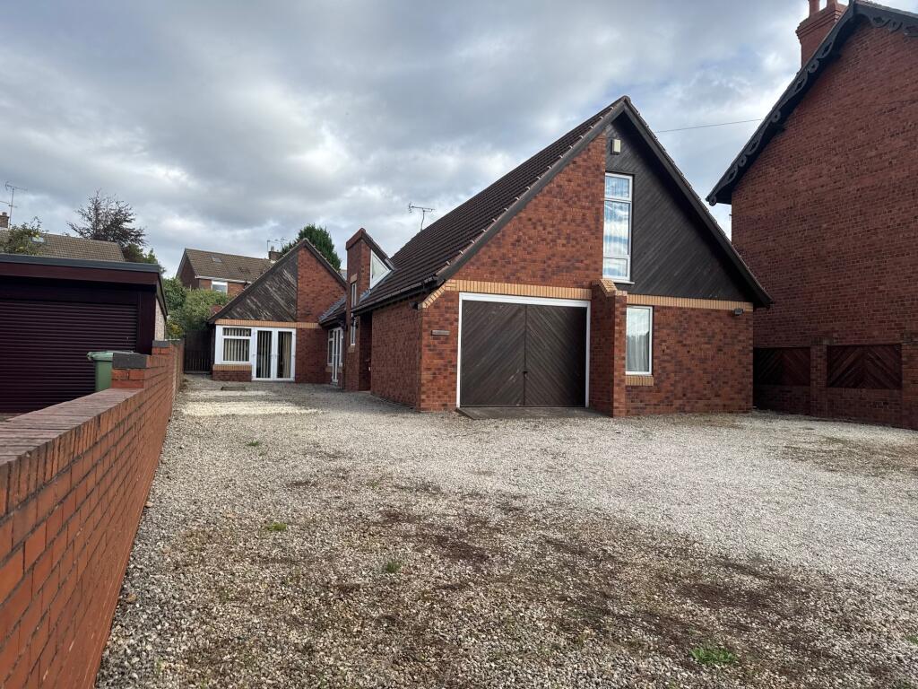 Cedarwood,  Fox Road Whitwell photo 2