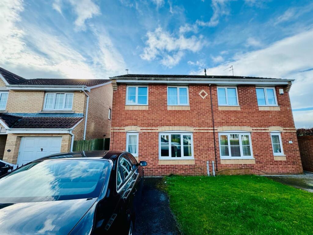 3-bed house on Fairfield Grove, Murton, Seaham, £125,000