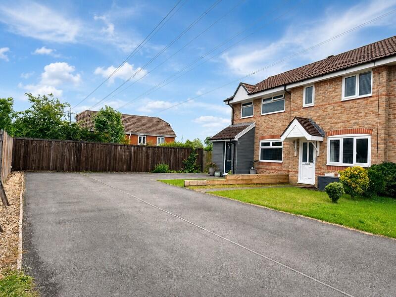 Main image of property: Llwyn Onn, Tyla Garw, Pontyclun, Rhondda Cynon Taff. CF72 9ET
