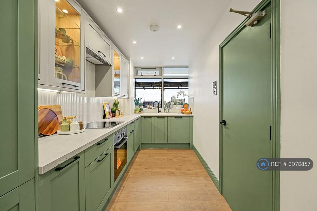 Apartment in London, Stratford - View 3