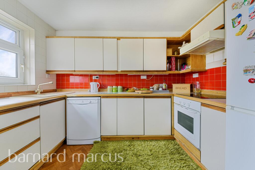 Apartment in Sutton - View 3