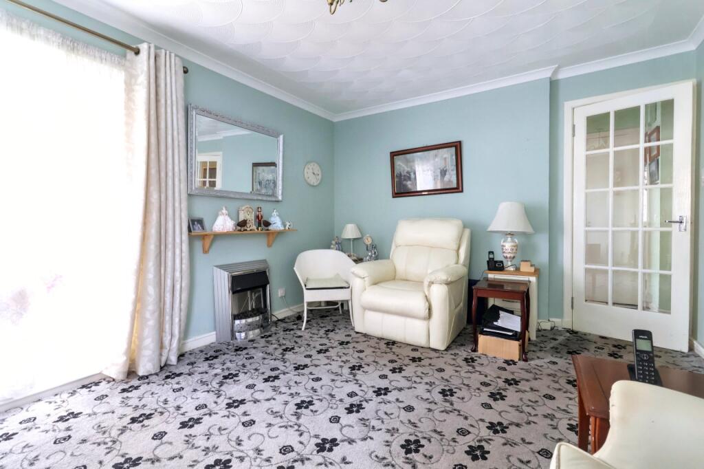Apartment in Paisley, Whitehaugh - View 4