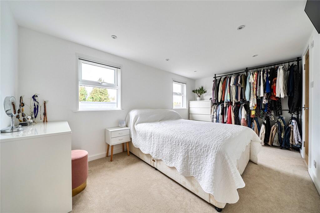 House in Sevenoaks, St John's - More