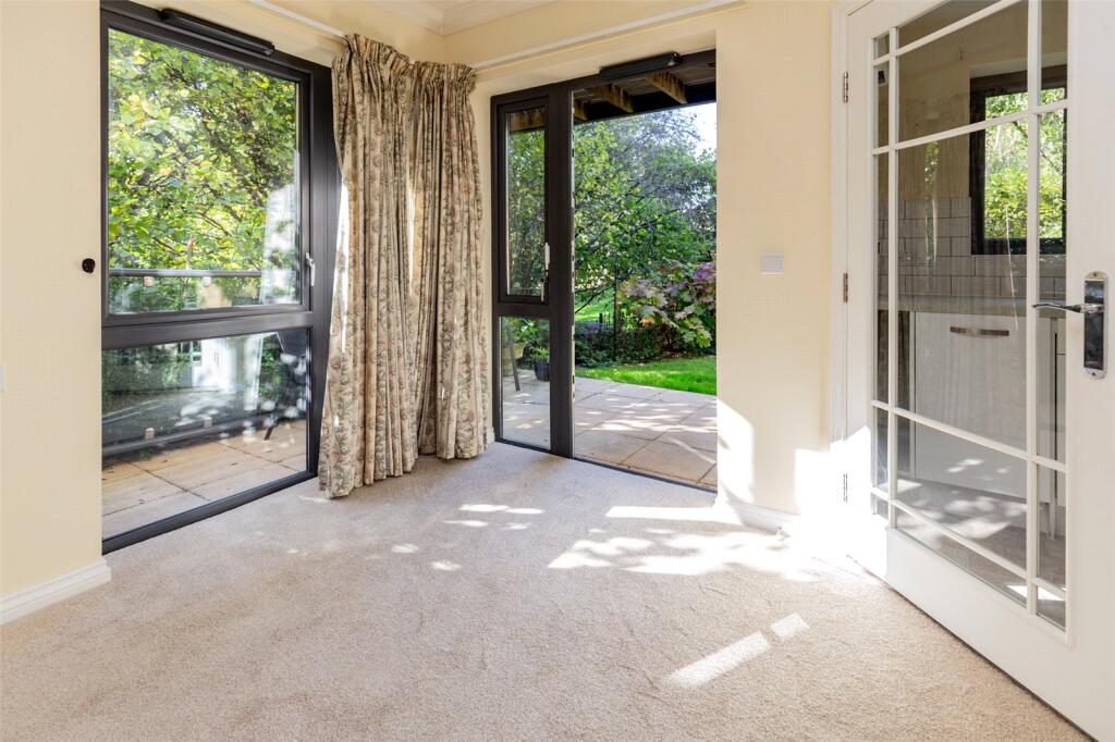 Apartment in Bristol - View 3