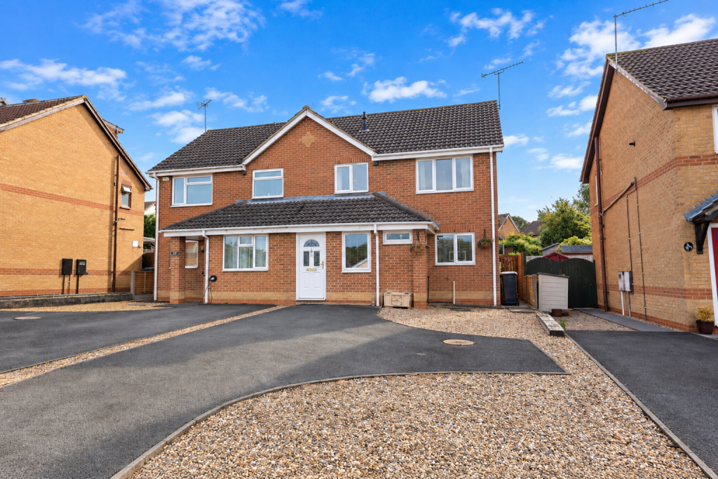 3-bed semi-detached on Brooks Lane, Whitwick, Coalville, Leicestershire, £235,000