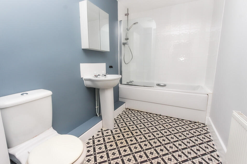 Apartment in Northampton, Far Cotton and Delapre - View 6