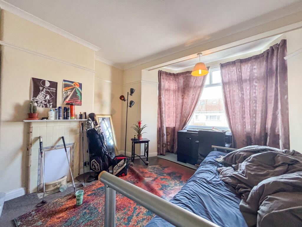 6 bedroom semi-detached house for rent