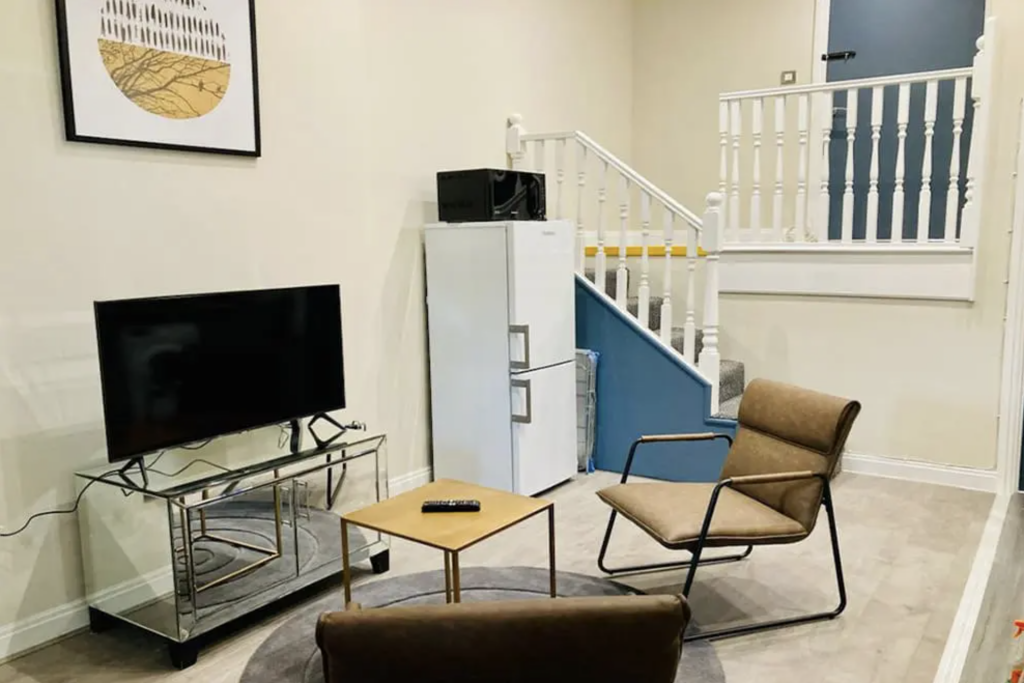 Main image of property: Oyster Wharf, Modern, Fully Furnished, Studio