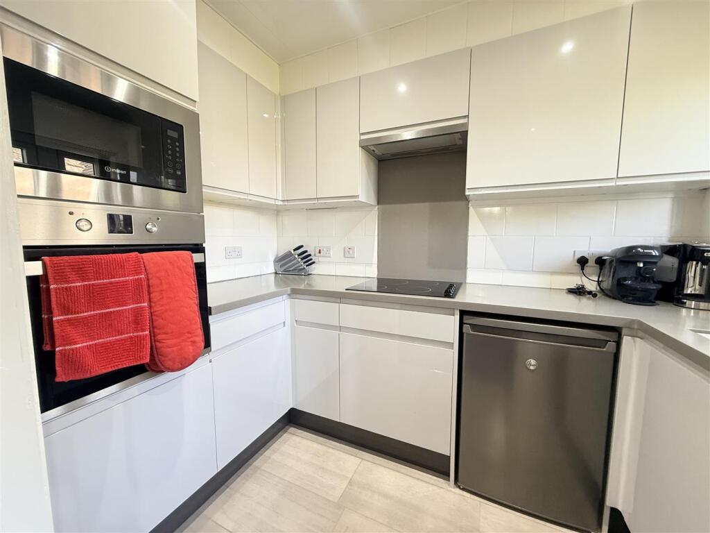 Apartment in Dudley, West Midlands - View 5