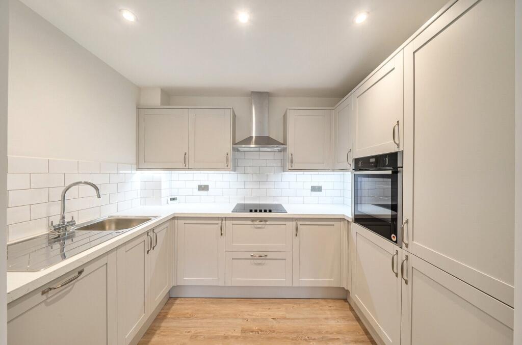 Homewood Court, Cedars Village, Chorleywood, Hertfordshire, WD3 photo 2