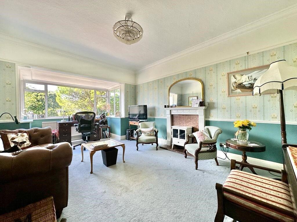 4 bed detached - Willingdon Road, Old Town, Eastbourne, East Sussex, BN21 image 3