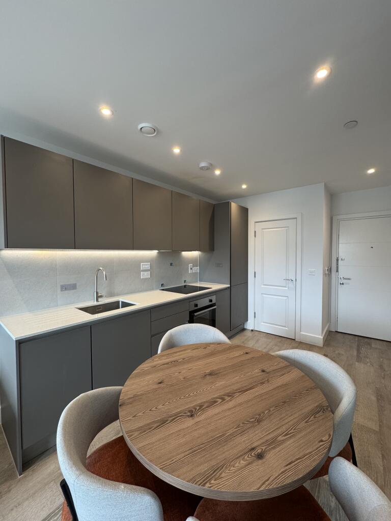 Main image of property: 2 Kenavon Drive, Reading