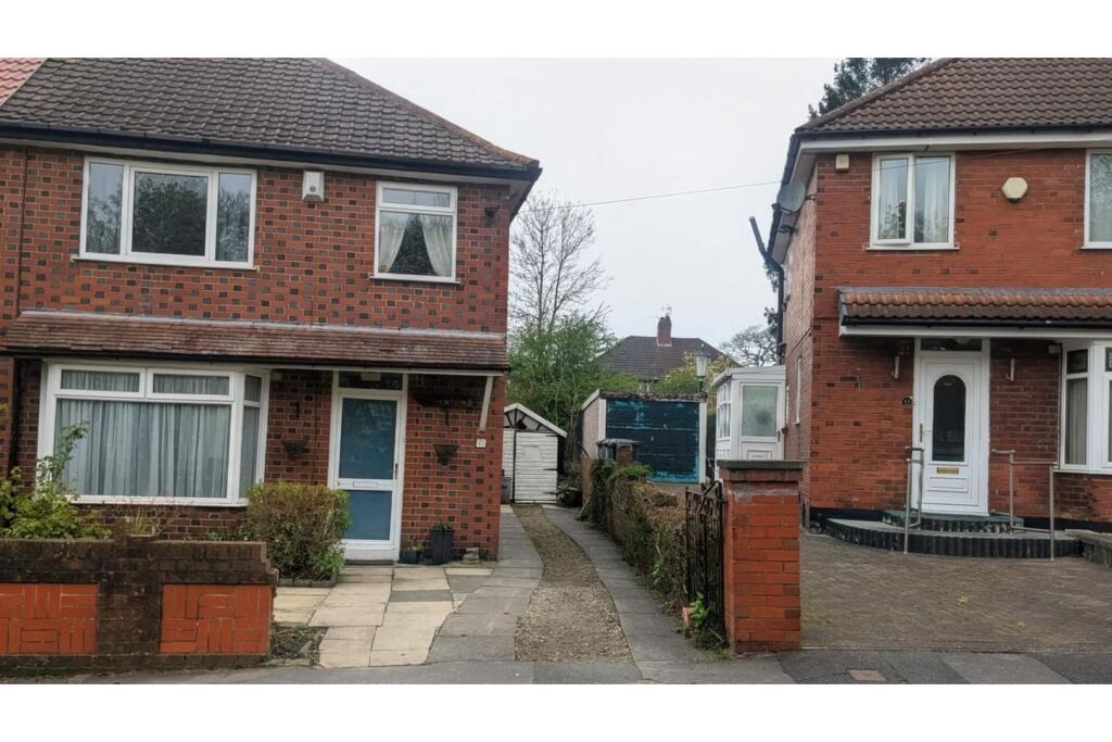 Main image of property: Parkland Crescent, Leeds, LS6