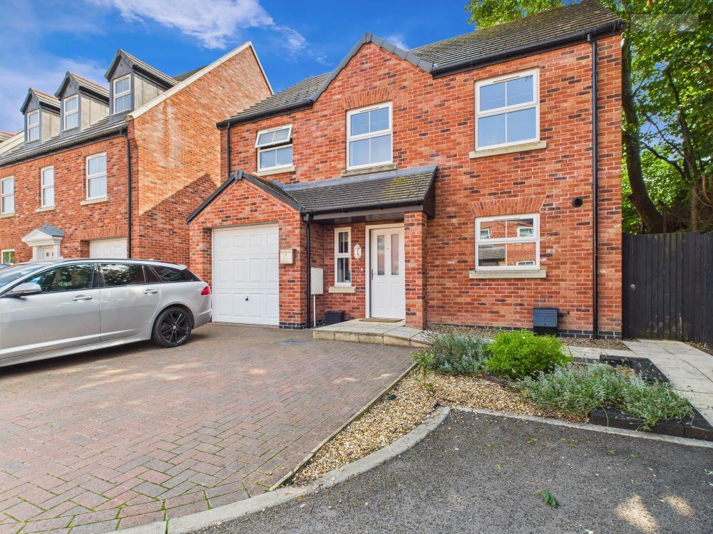 4-bed detached on Kettle Drive, Newborough, Peterborough, £450,000