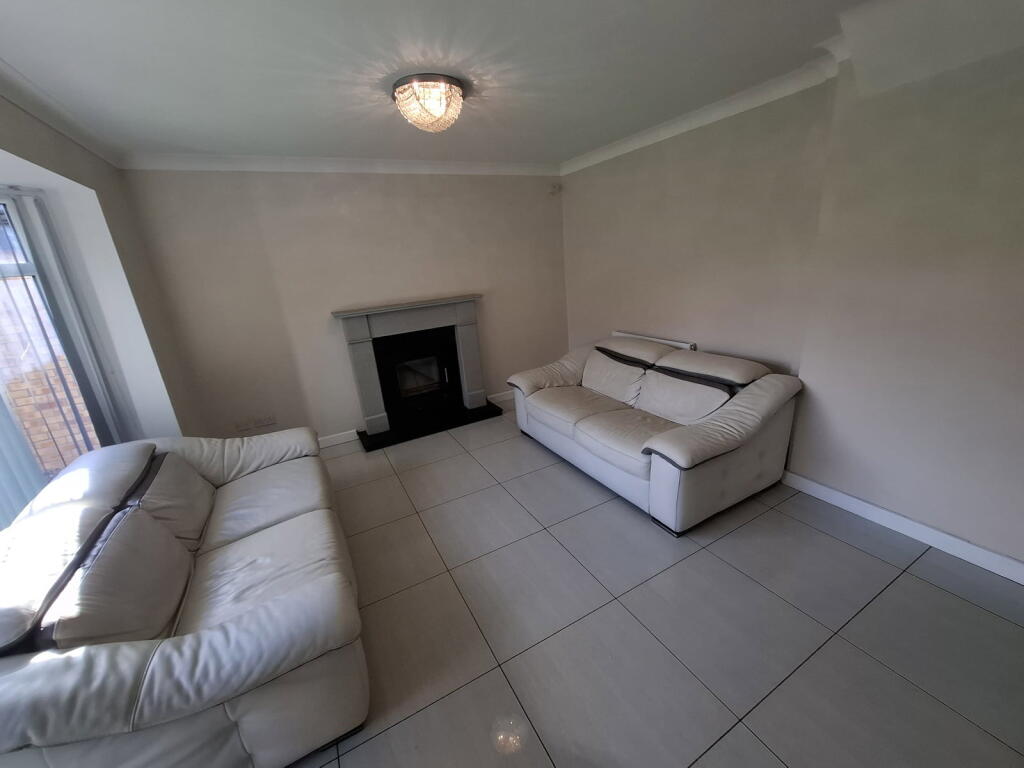 Satinwood Crescent, Melling photo 5