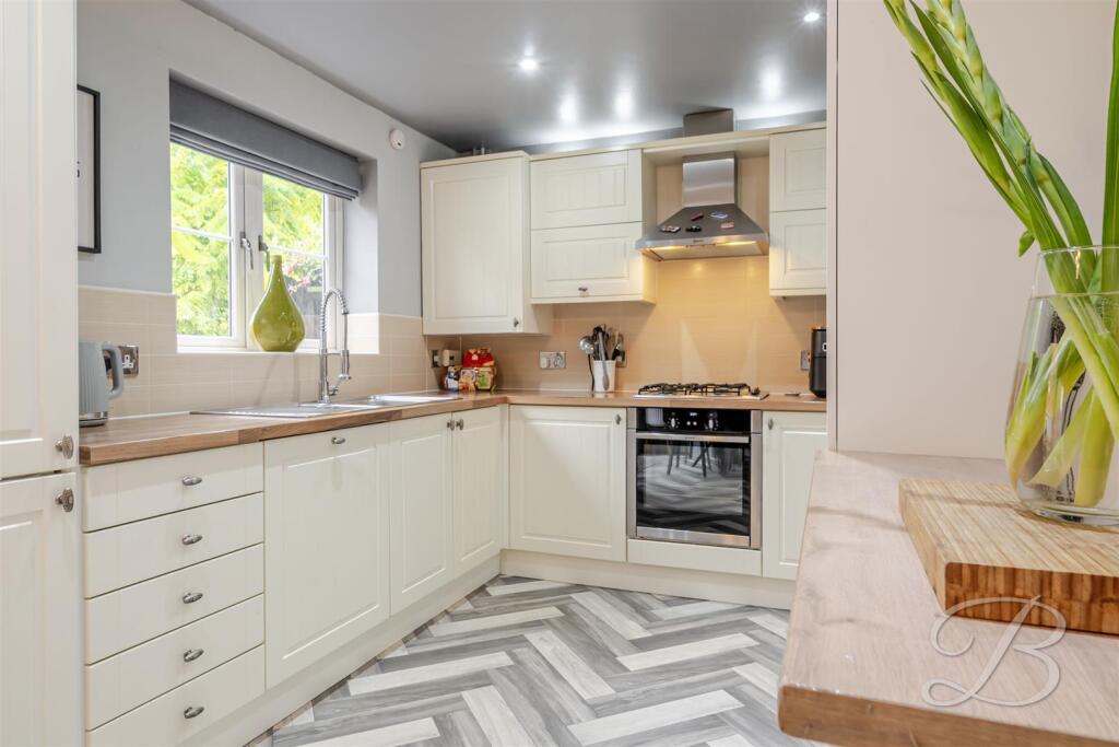 House in Newark and Sherwood, Clipstone - More