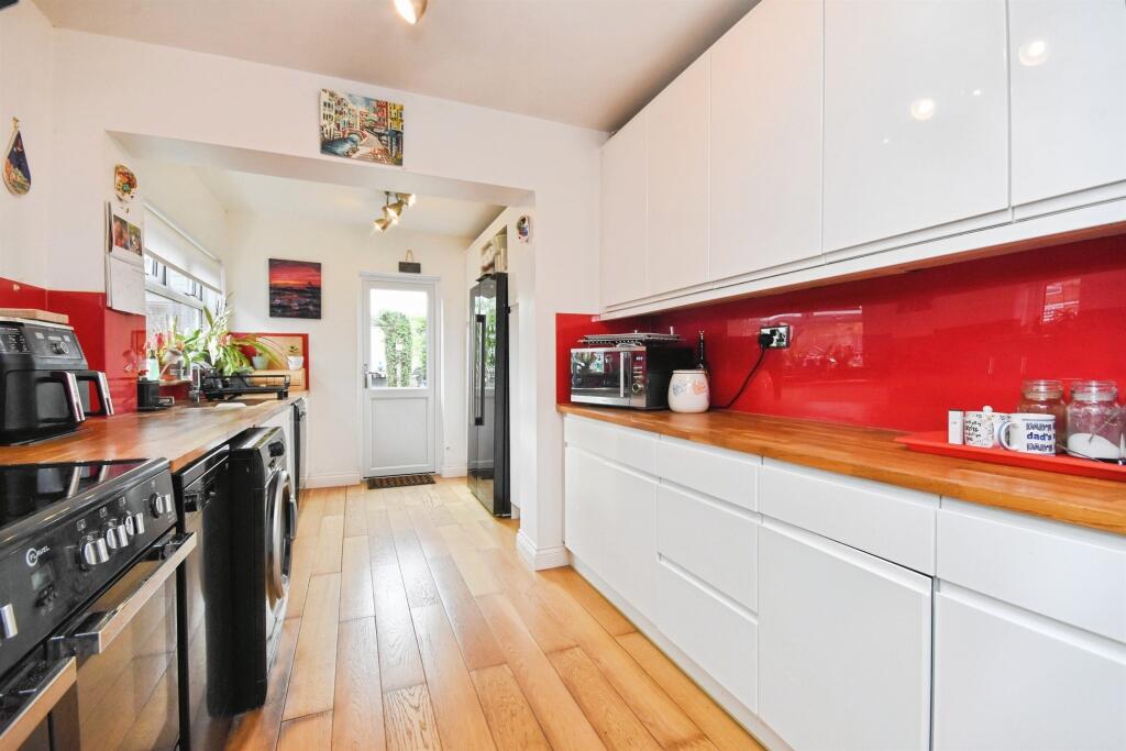 House in Thurrock, Essex - View 3