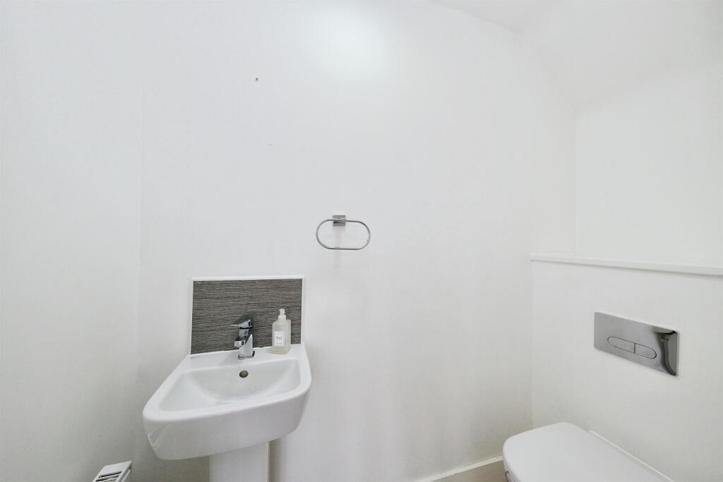 Feld Lane, Holmewood, Chesterfield photo 3