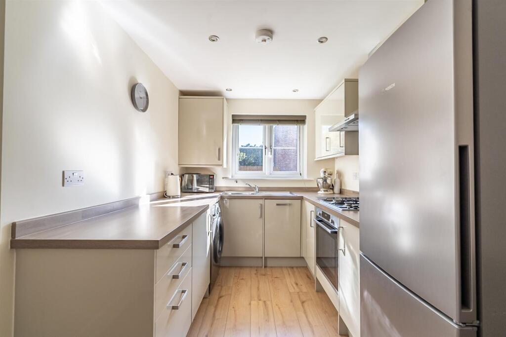 Church Court, Barlby,YO8 5BR photo 4