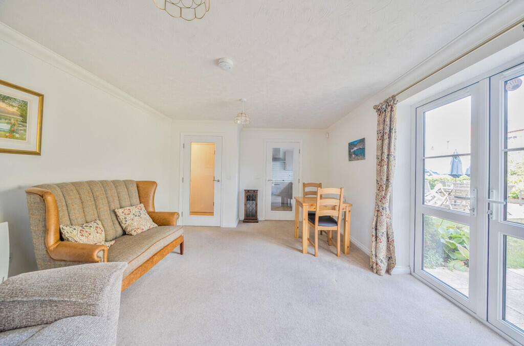 Apartment in Northampton - View 5