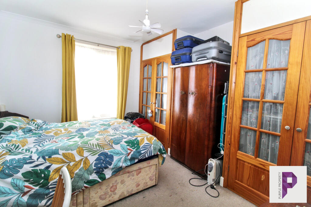 House in Chatham, Medway - More