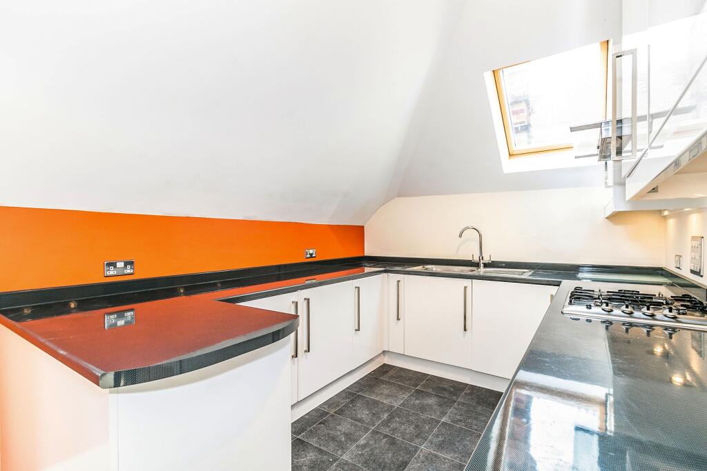 Apartment in London, Royal Borough of Kingston upon Thames - View 4