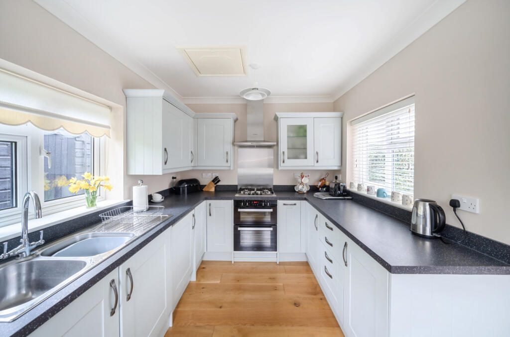 Heatherdene Road, Chandler's Ford, Hampshire, SO53 photo 2