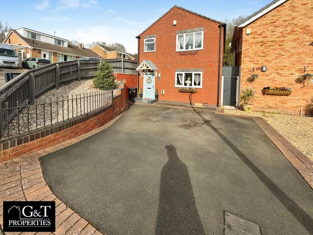Main image of property: a Chelford Crescent, Kingswinford