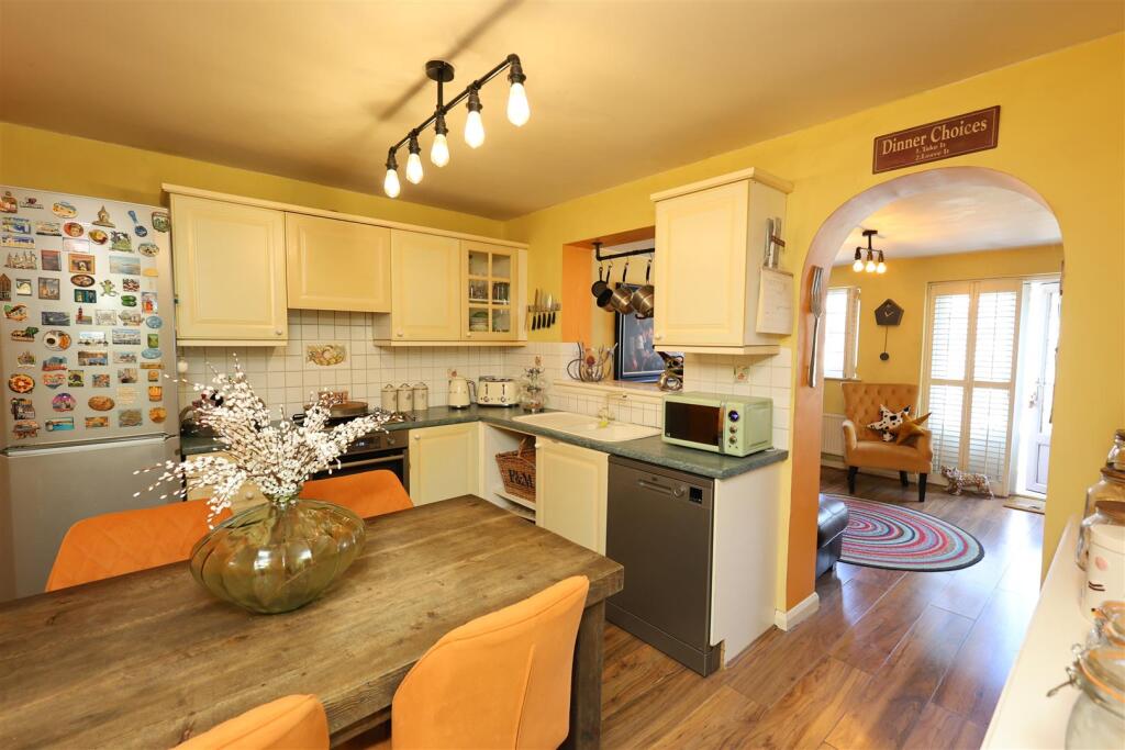 House in Sevenoaks, Bessels Green, Chevening - More