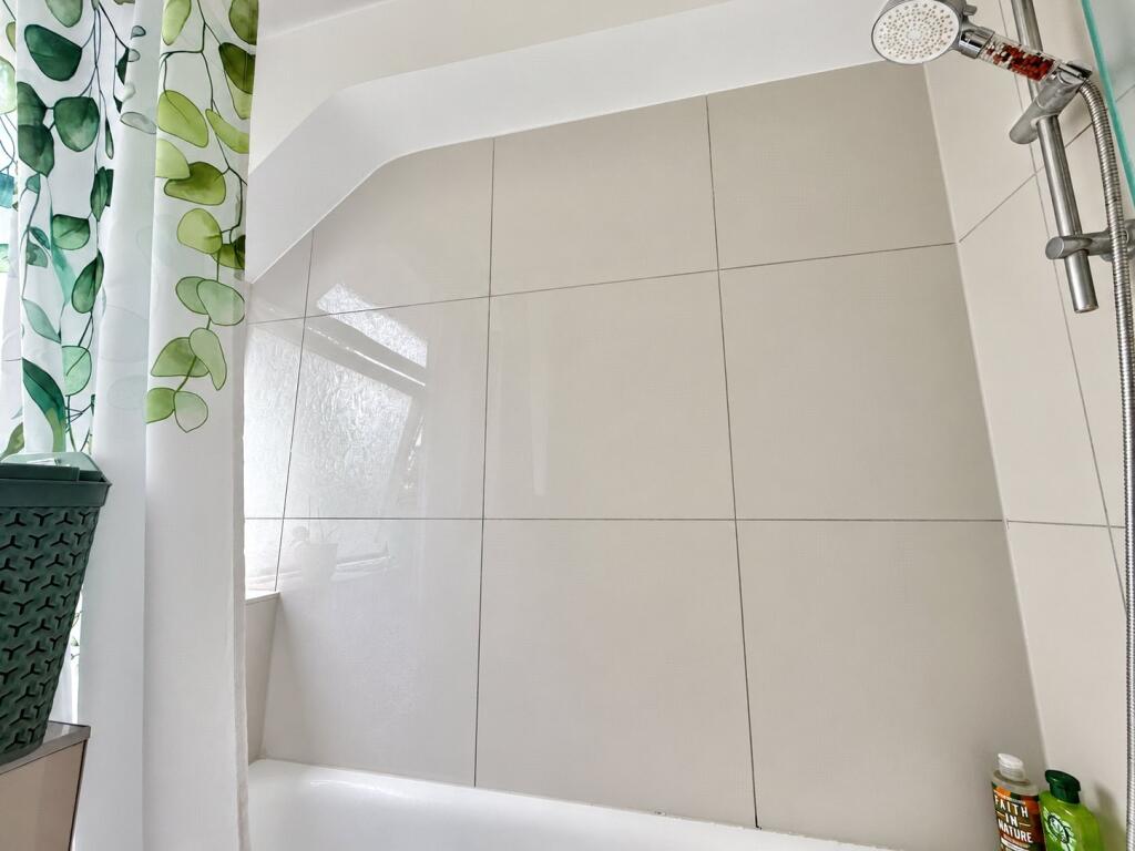 Apartment in London, Royal Borough of Greenwich - More