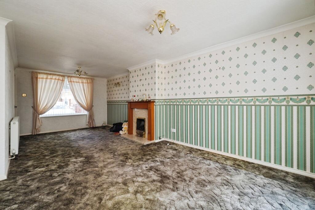 Manor Farm Lane, Clifton, Nottingham, NG11 photo 2