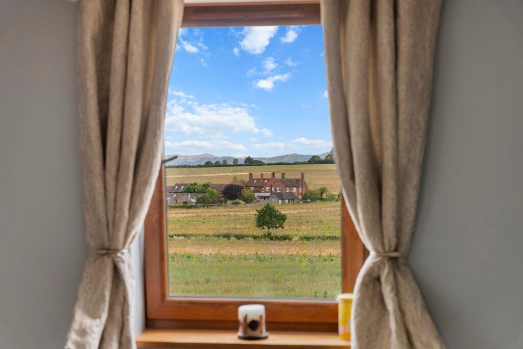 House in Worcester - View 4