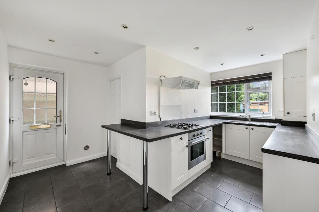 Apartment in Reigate and Banstead, Banstead - View 2