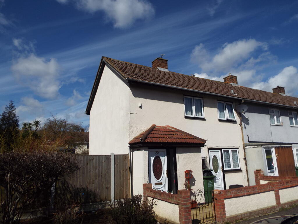 Main image of property: FRYERNS BASILDON