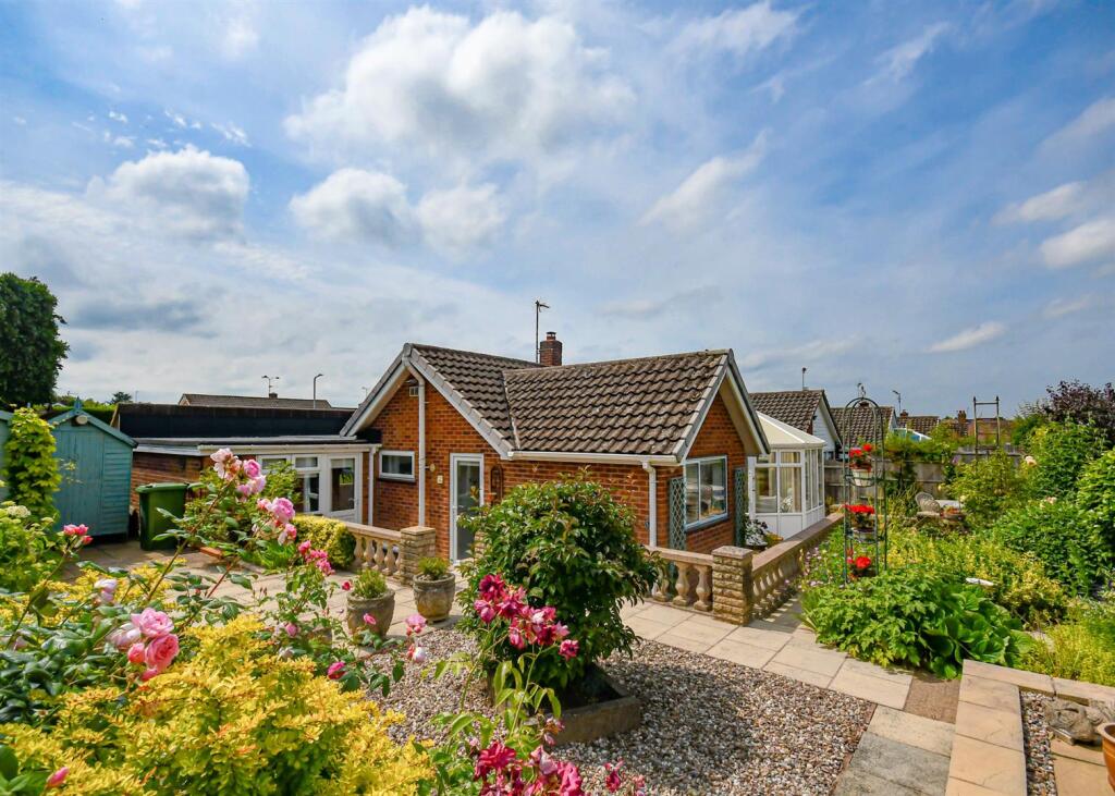 Hawkswell Avenue, Wombourne, Wolverhampton photo 3