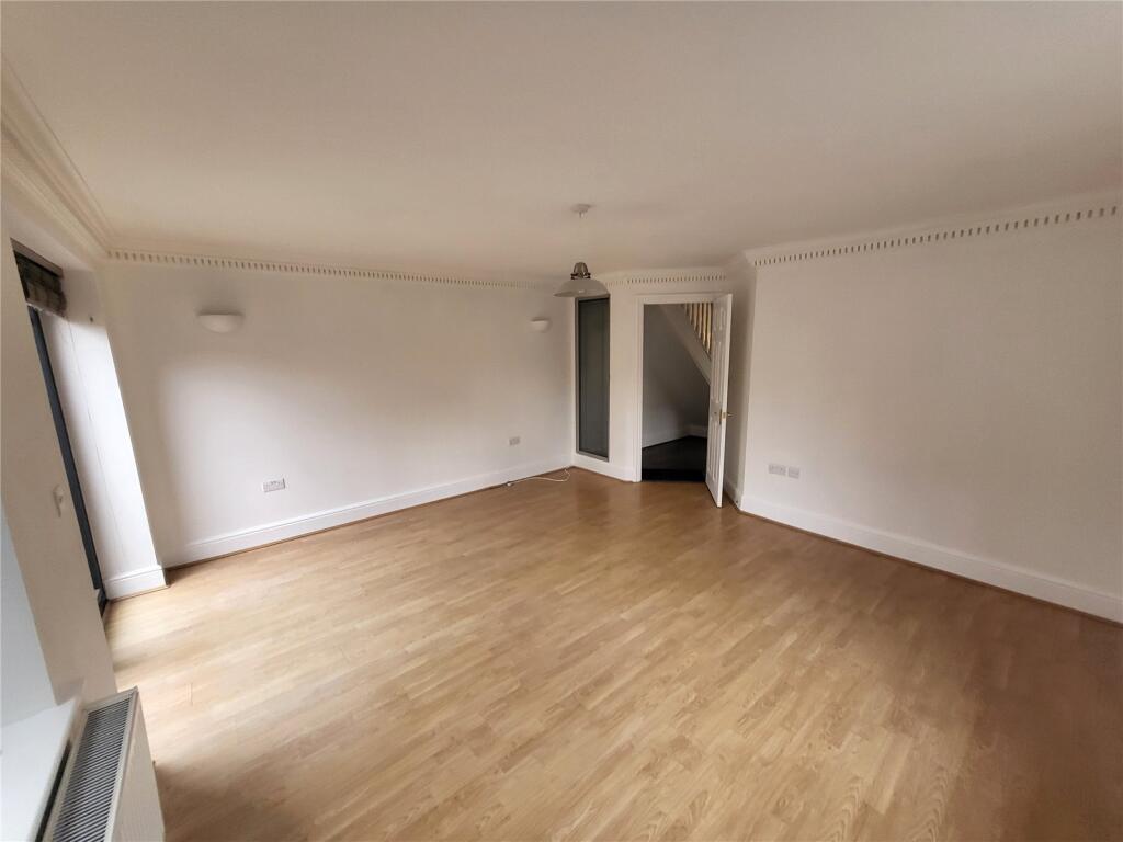 House in London, Ickenham - View 4