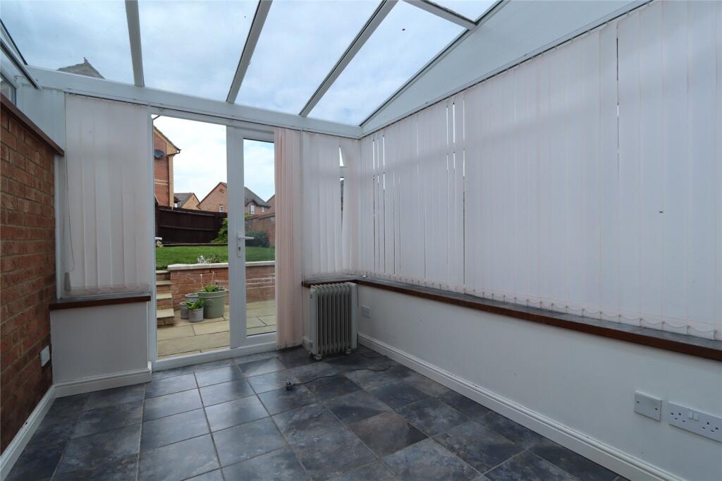House in Milton Keynes, Emerson Valley, Shenley Brook End - More