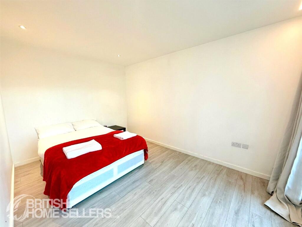 Apartment in Purley - More