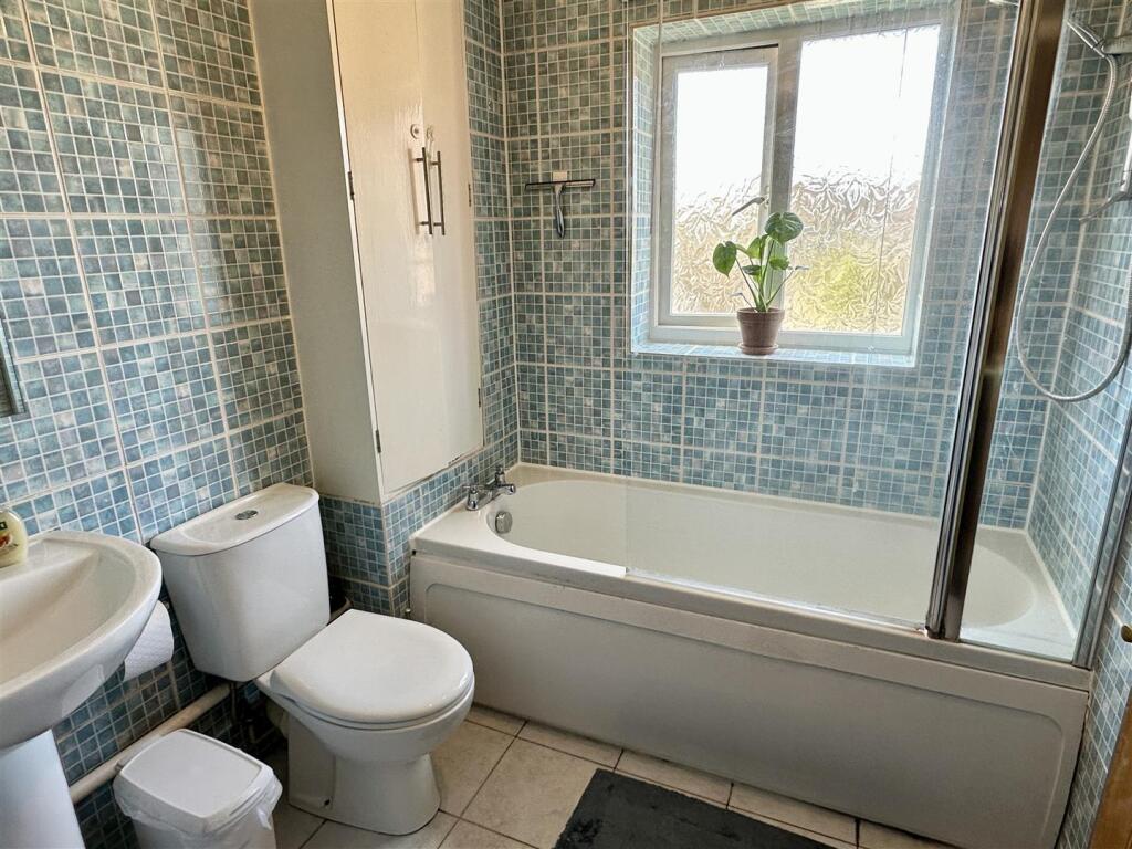 Additional image 17 of Meadow Road, Alcester