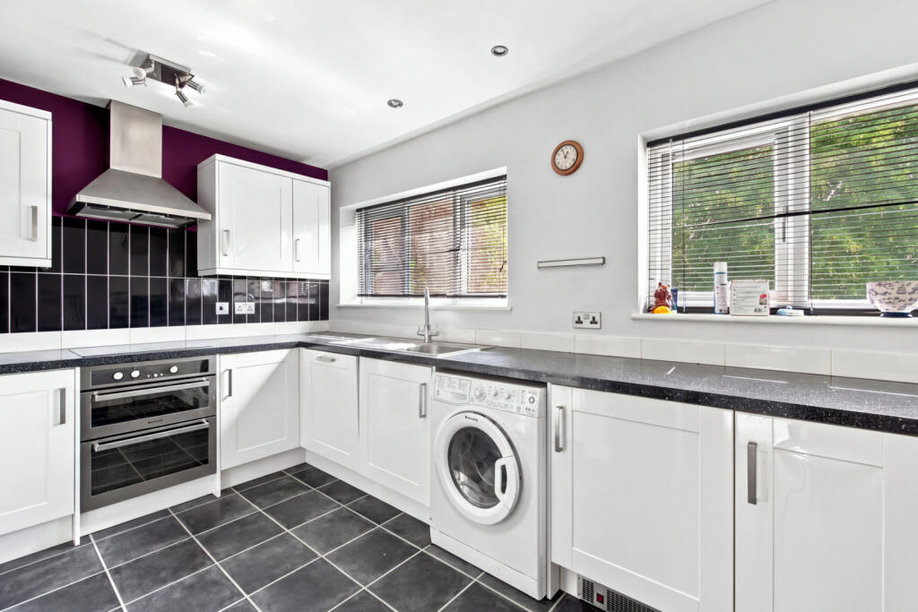 House in East Hertfordshire, Thorley Park, Bishop's Stortford - View 4