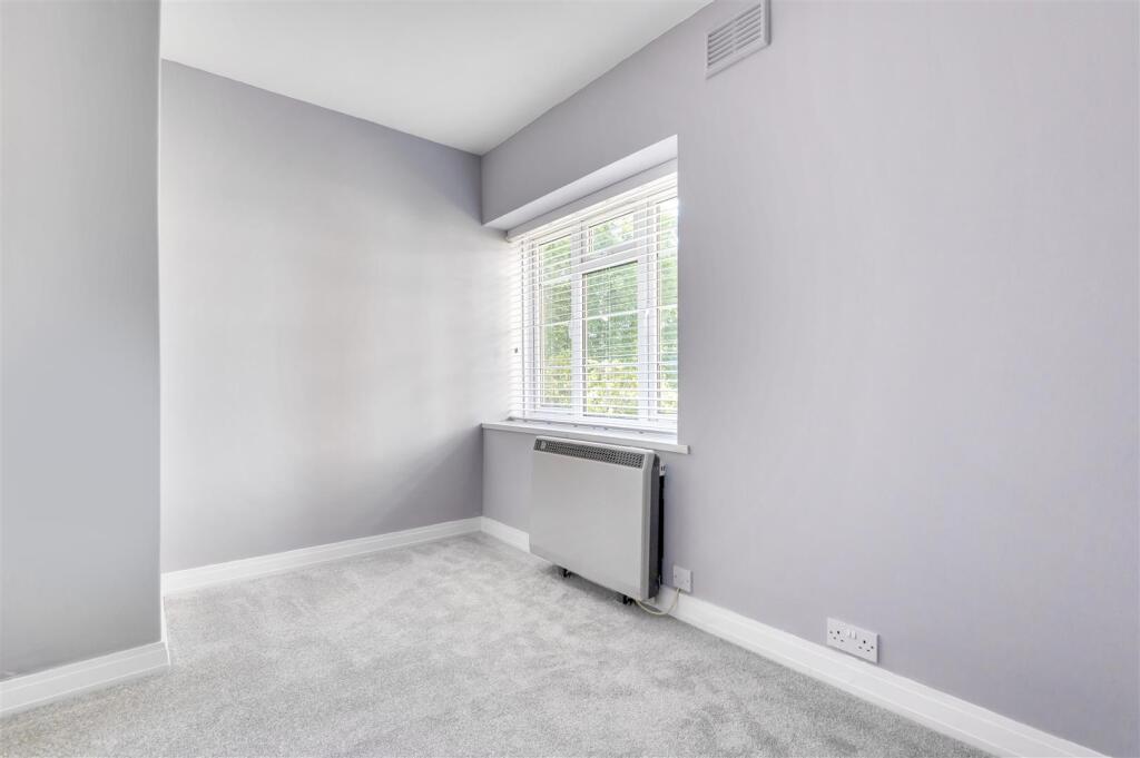 Apartment in Kingston upon Thames - More