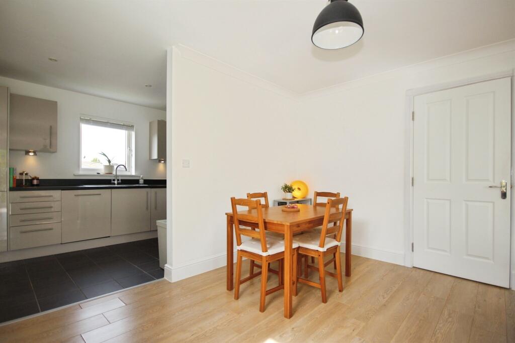 Apartment in Warwick - More