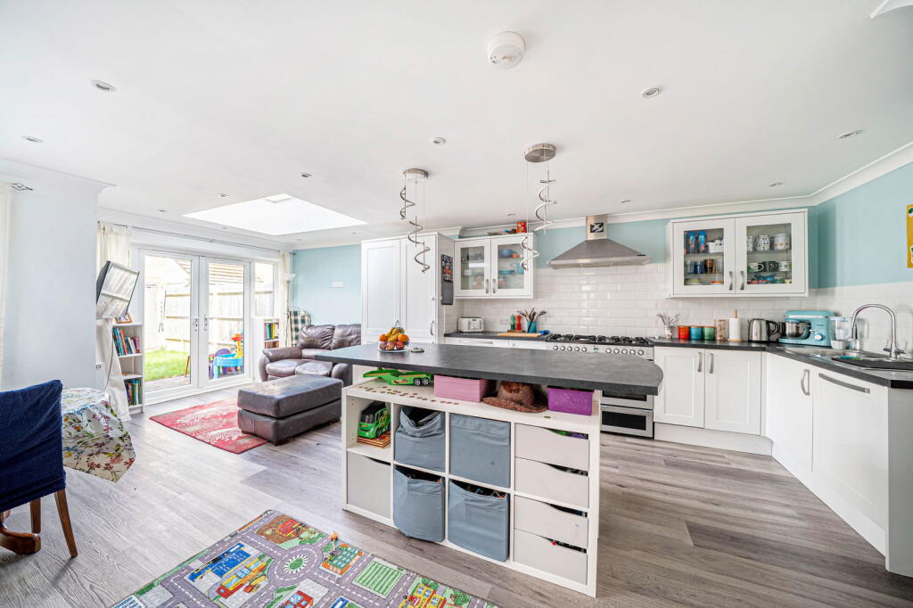 Lightsfield, Oakley, Basingstoke, RG23 7BY photo 3