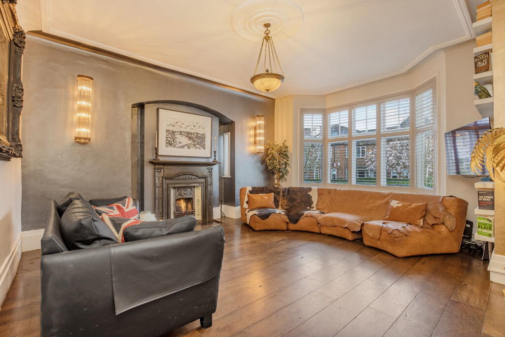 House in London - View 2